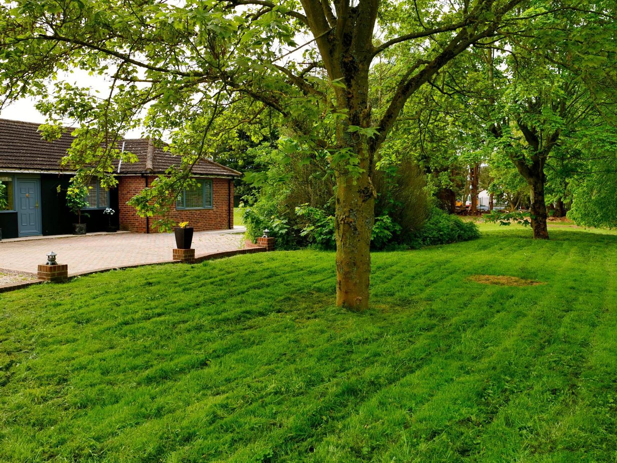 Deluxe 4 Or 5 Bed House With Hot Tub, Cinema Room Sleeps 15 Saffron Walden Exterior foto