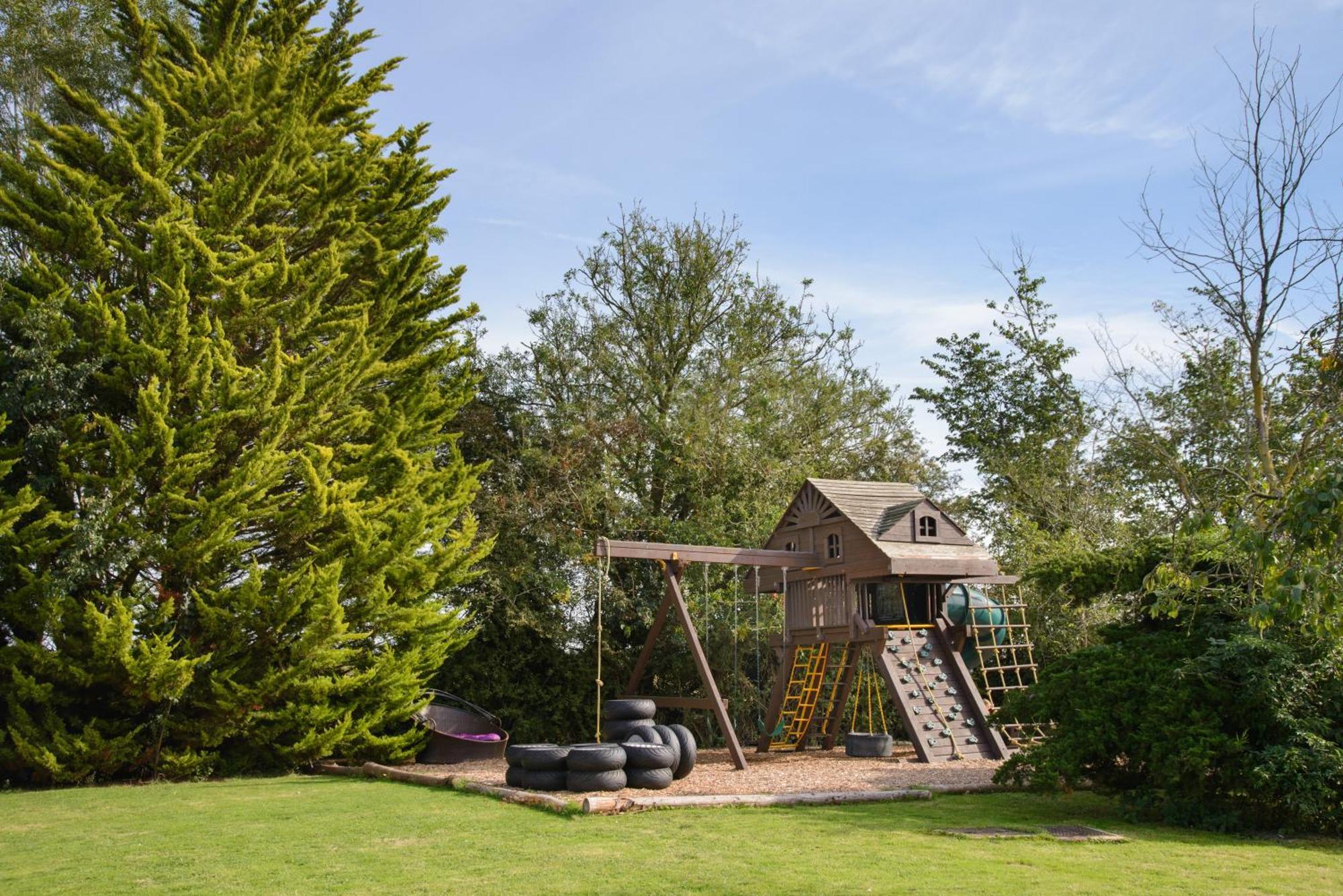 Deluxe 4 Or 5 Bed House With Hot Tub, Cinema Room Sleeps 15 Saffron Walden Exterior foto