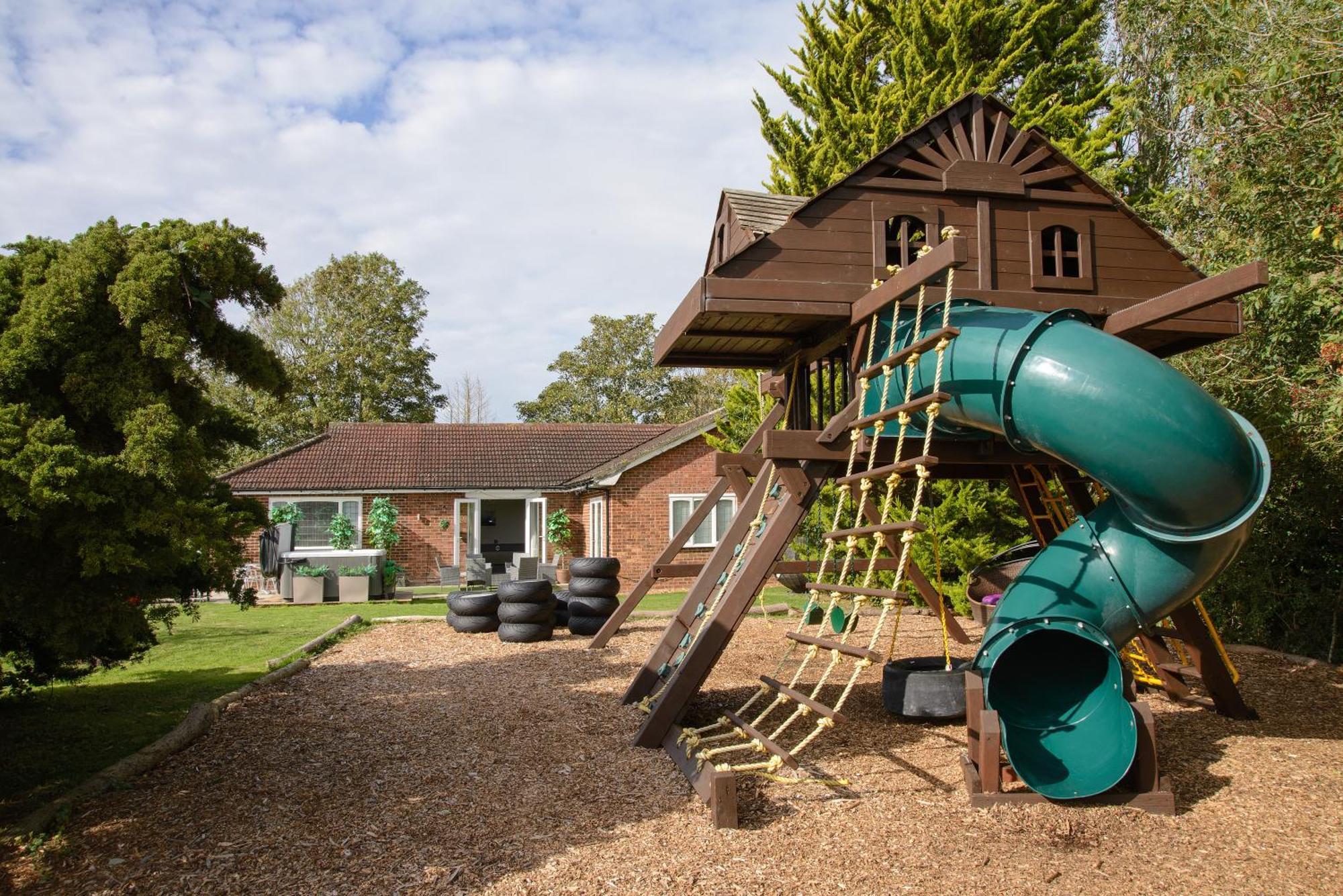 Deluxe 4 Or 5 Bed House With Hot Tub, Cinema Room Sleeps 15 Saffron Walden Exterior foto