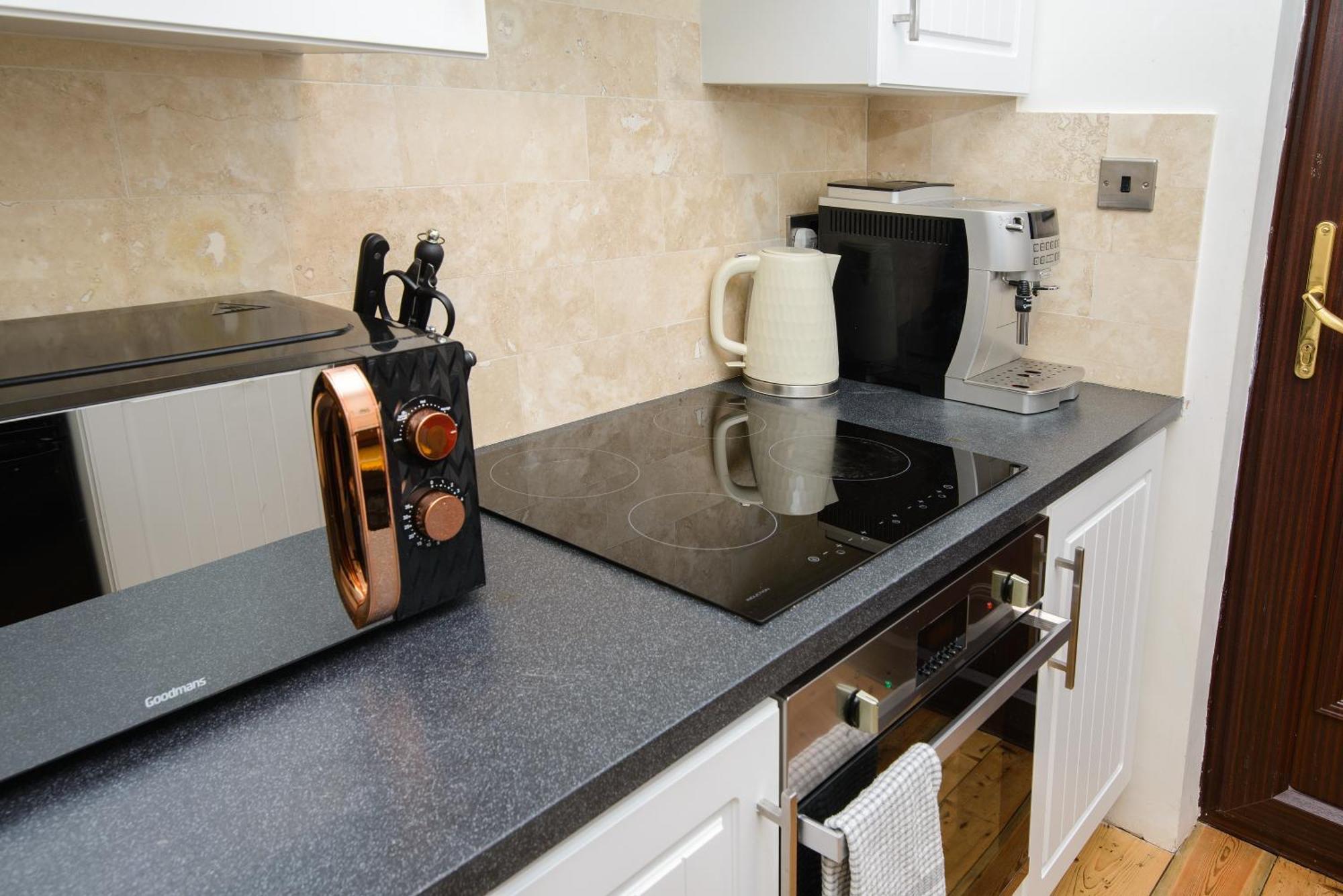 Deluxe 4 Or 5 Bed House With Hot Tub, Cinema Room Sleeps 15 Saffron Walden Exterior foto