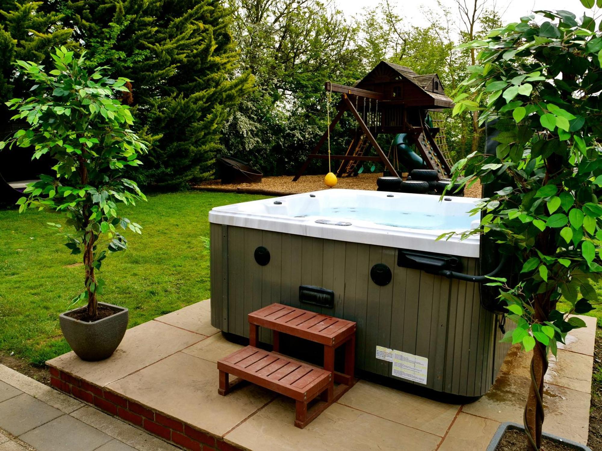 Deluxe 4 Or 5 Bed House With Hot Tub, Cinema Room Sleeps 15 Saffron Walden Exterior foto