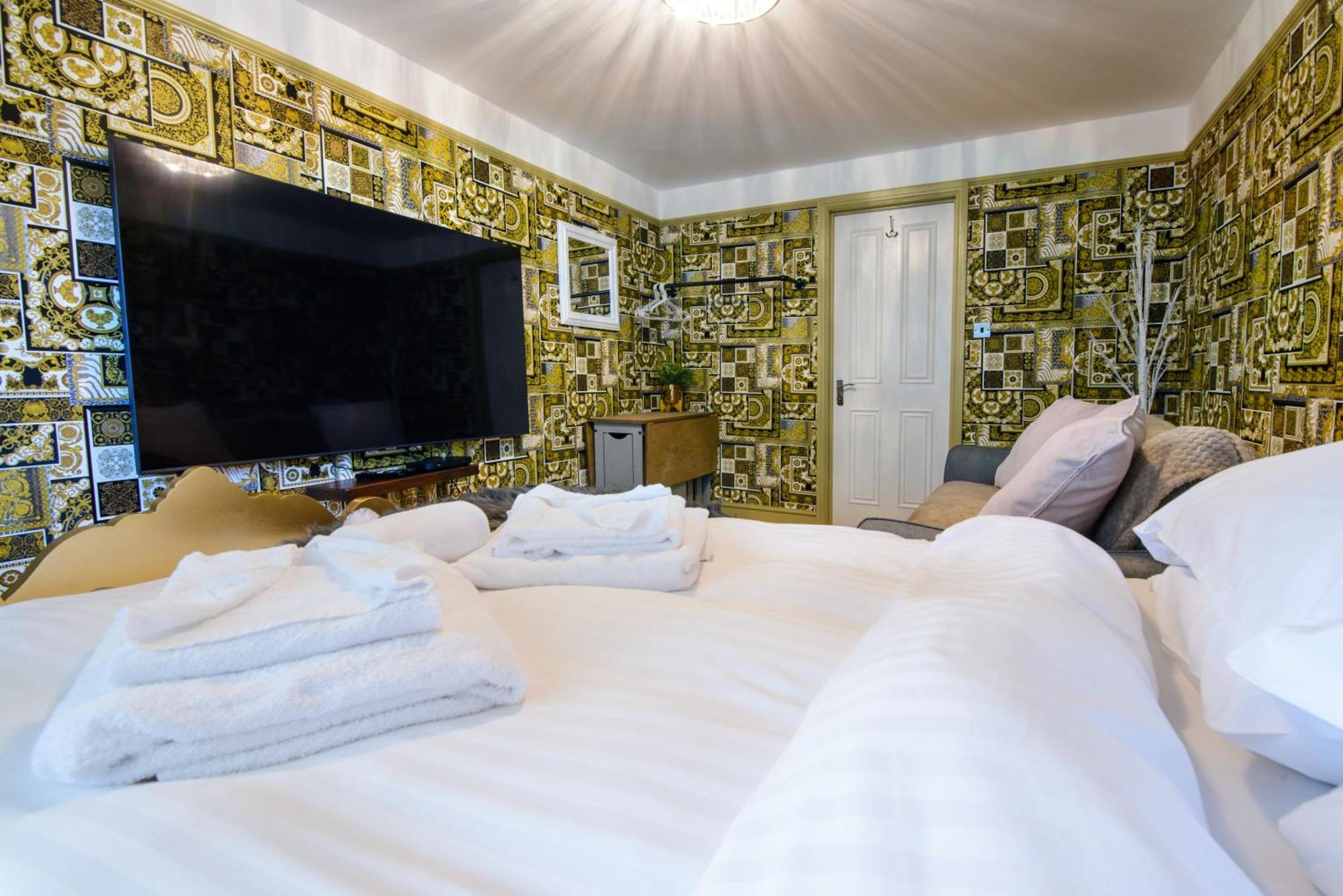 Deluxe 4 Or 5 Bed House With Hot Tub, Cinema Room Sleeps 15 Saffron Walden Exterior foto