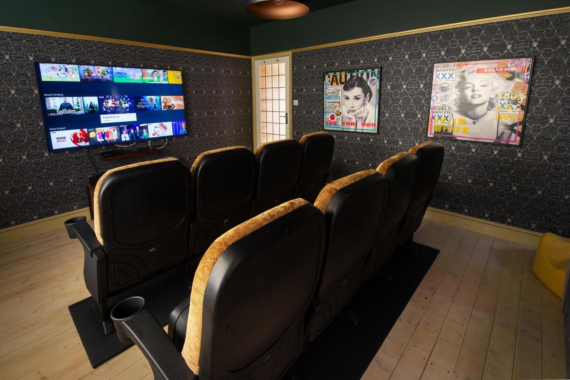 Deluxe 4 Or 5 Bed House With Hot Tub, Cinema Room Sleeps 15 Saffron Walden Exterior foto